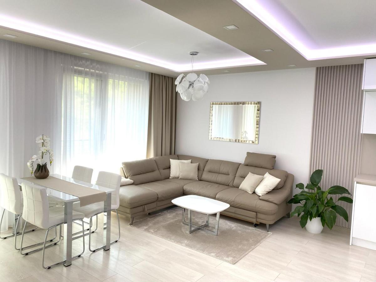 Die Eleganz - Apartment Near The City Center With Free Parking Bratislava Dış mekan fotoğraf